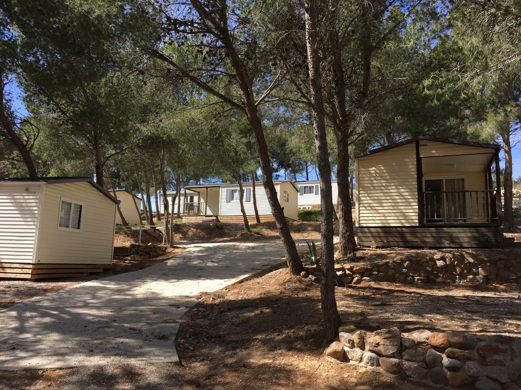 Camping Le Bois De Pins Salses-le-Chateau Phòng bức ảnh